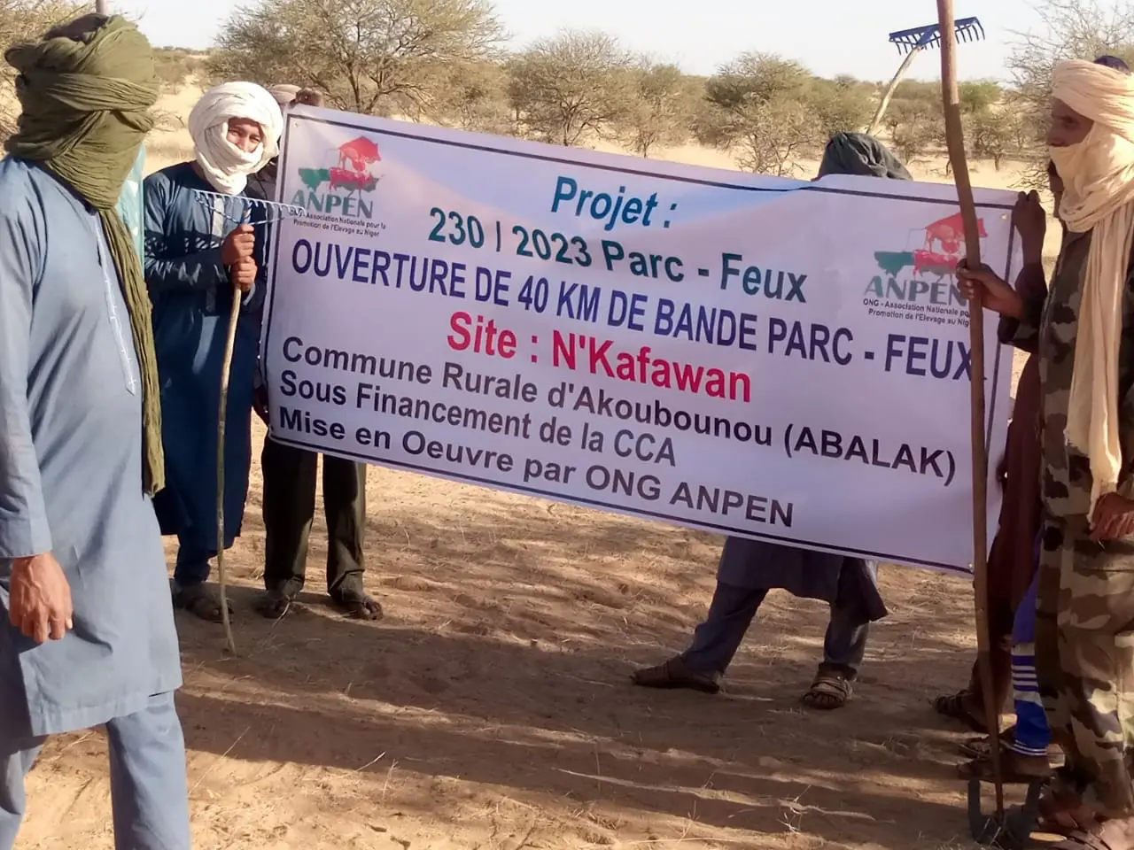 Gros plan sur la banderole du projet de bandes pare-feux